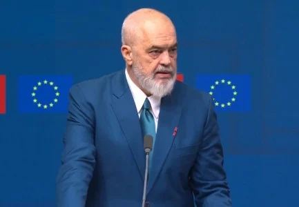 “700 familje shqiptare do dëbohen”/ Rama i përgjigjet ministres së Brendshme angleze: Zhgënjyese…