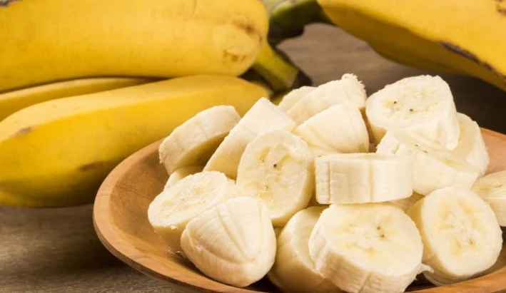 A duhet ngrënë bananja në mëngjes?