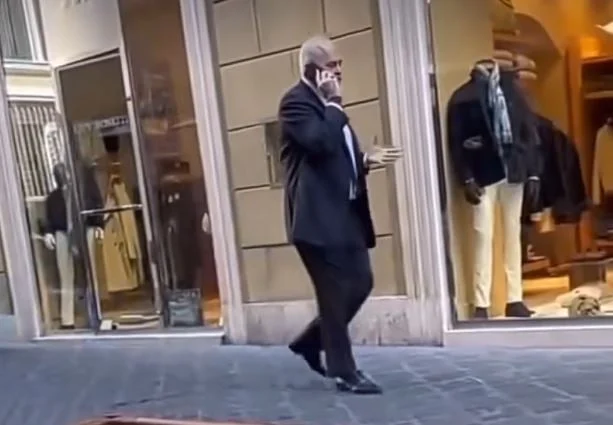 “A je bashkëkryetar ti, për çfarë je?”, Rama filmohet në Romë duke kritikuar deputetin në telefon para takimit me Melonin