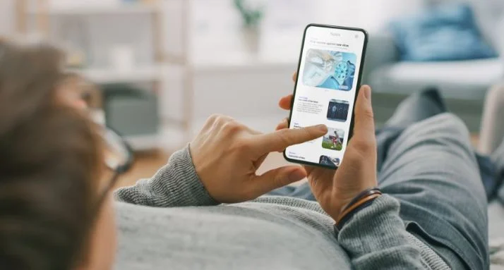 A po bëhemi më të mençur, apo më budallenj?