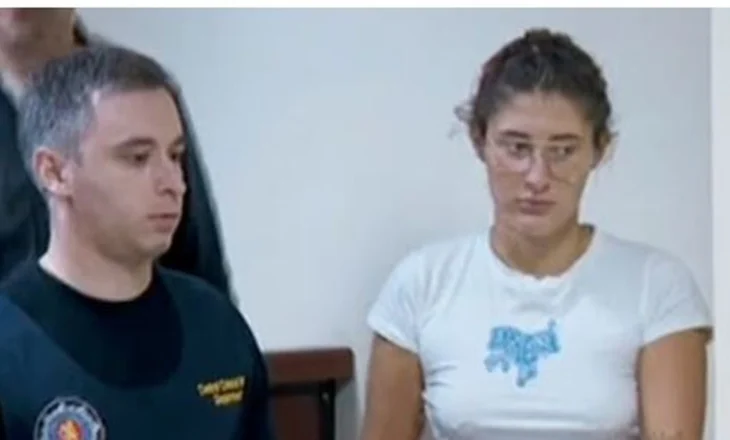 Adoleshentja britanike shtatzënë e akuzuar për trafik droge transferohet në një burg “nënë-fëmijë” në Gjeorgji