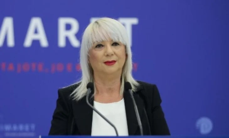 Adriana Kalaja i dorëzon dorëheqjen në tryezë Berishës, shpall kandidaturën për Avokatin e Popullit