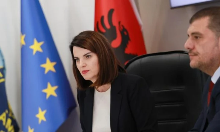 Agjenti i AMP-së shoferi i bosit të krimit, ministrja Koçiu thërret në takim Eduart Merkajn