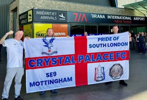 “Air Albania”/ Tifozët e parë të Anglisë mbërrijnë në Shqipëri