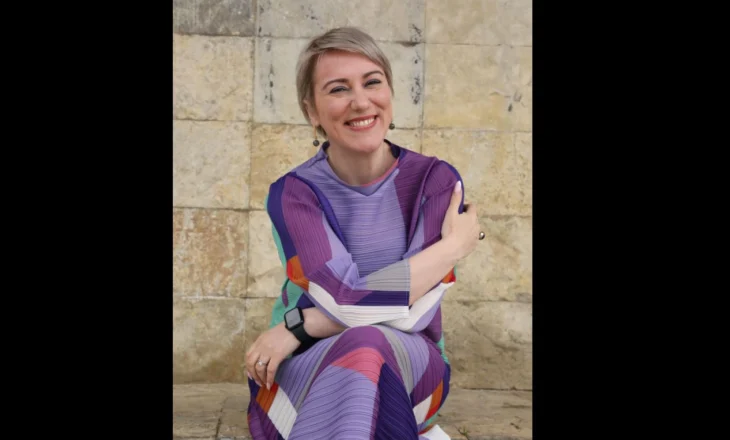 “Ajo braktisi shtëpinë”, poezi nga Sibel Halimi