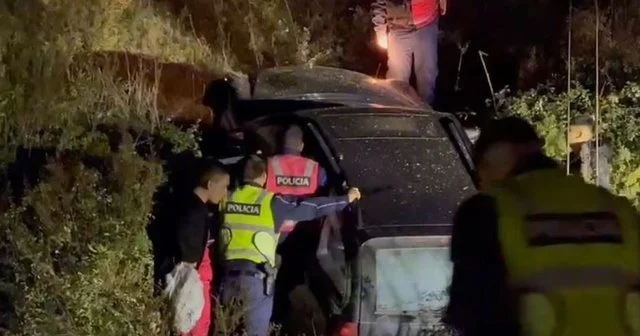 Aksident i rëndë në autostradën Vlorë-Levan/ Makina përfundon në kanal, pesë persona të plagosur