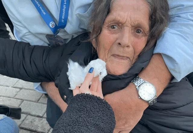 Aksident i rëndë në Tiranë/ Dera e urbanit të Kamzës i këput këmbën të moshuarës