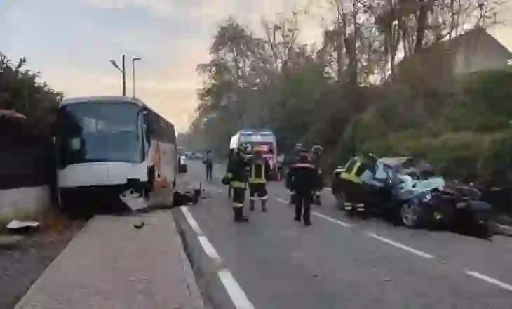 Aksident i rëndë në Torino / Autobusi me 50 nxënës përplaset me “BMW” 20 të plagosur, humb jetën..  
