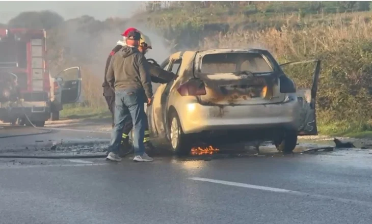 Aksident i rëndë në vend, automjeti merr flakë pas përplasjes me furgonin, trafiku paralizohet për disa kilometra