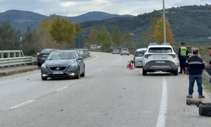 Aksident i trefishtë në Fier, automjetet përplasen me njëra-tjetrën