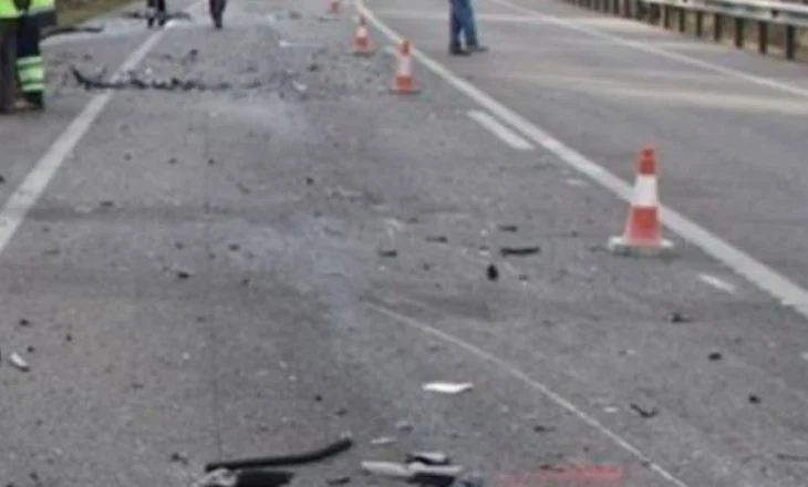 Aksident me dy viktima në Zall Bastar, trupat e pajetë ngelin brenda në makinë