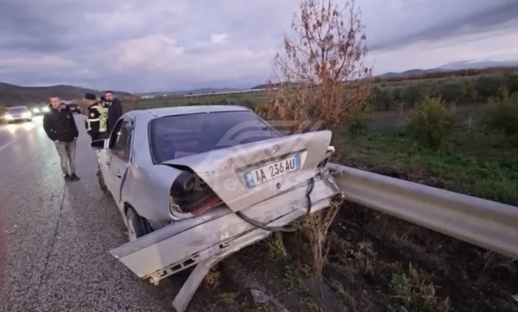 Aksident në aksin Lushnjë-Fier, ‘Benz-i’ del nga korsia dhe përplaset me makinën tjetër, arratiset drejtuesi