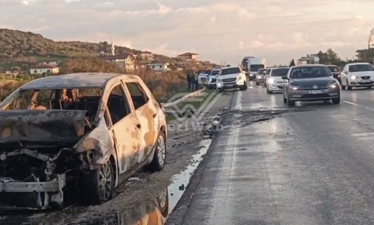 Aksident në autostradën Lushnje – Rrogozhinë, makina përfshihet nga flakët; shpëton për mrekulli një nënë dhe dy fëmijët e saj
