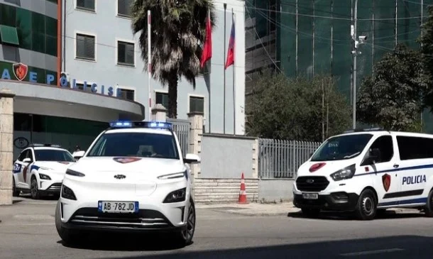 Aksident në Durrës, shoferi i dehur përplaset motorin e policisë