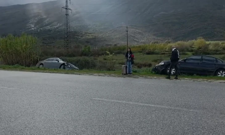 Aksident në Gjirokastër-Tepelenë, shpejtësia dhe moti i keq nxjerrin nga rruga dy automjete