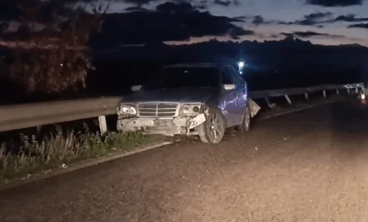 Aksident në Lushnjë/ Dy makina përplasen me njëra-tjetrën, një nga shoferët largohet nga vendngjarja