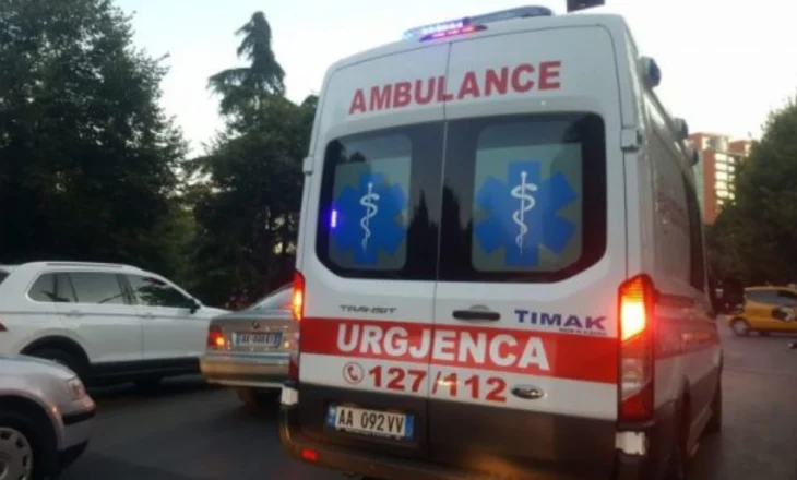 Aksident në Shkodër, makina përplaset me motorin, plagoset 19-vjeçari