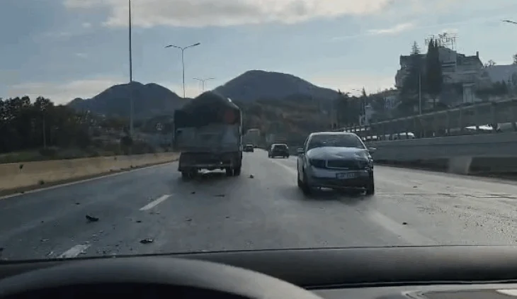 Aksidentohen dy makina afër rrethrrotullimit të TEG-ut