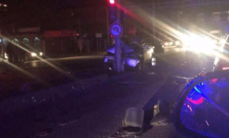 Aksidentohen me makinë dy këngëtarët shqiptarë, ja gjendja tyre