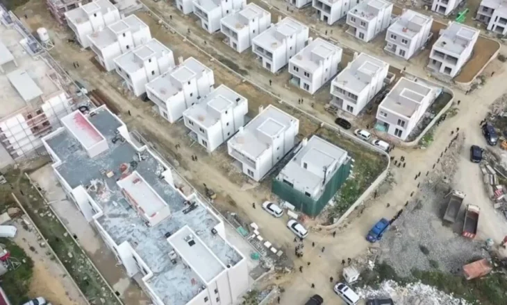 Aksion në Farkë/ Koçiu: Askush nuk përfiton as një metër katror përtej lejes së ndërtimit!