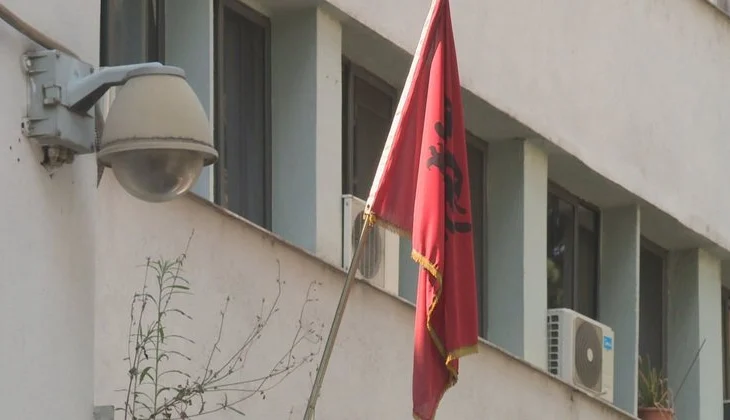 Akuzohet se nxiti ndarje dhe urrejtje me postime fyese për flamurin në Facebook, 2 vjet burg kosovarit