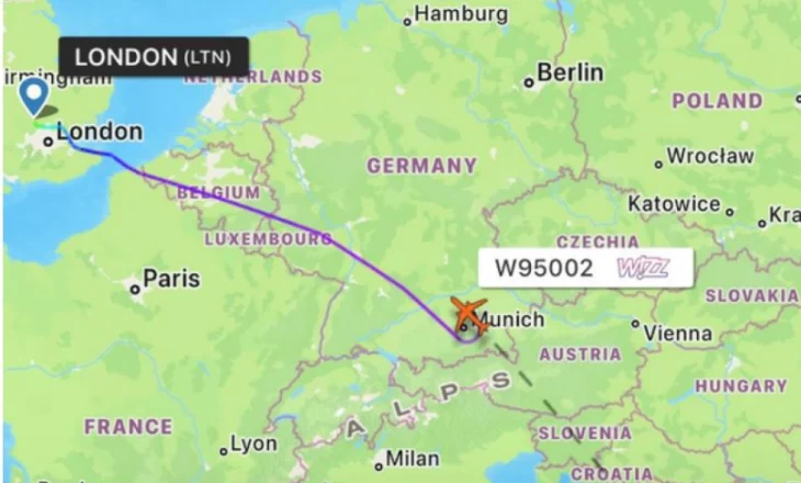 Alarm në fluturimin Londër–Tiranë: 5 pasagjerë sëmuren në bord, avioni devijon dhe kthehet në Londër