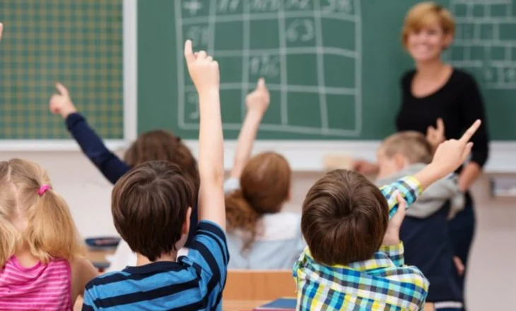 Alarmi i rënies së lindjeve! Bashkia Përmet: Në 2031 në shkollat e vendit do të ketë vetëm dy nxënës