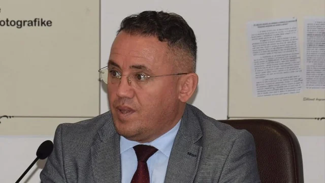 Alfabeti i Kombit dhe barazia gjuhësore