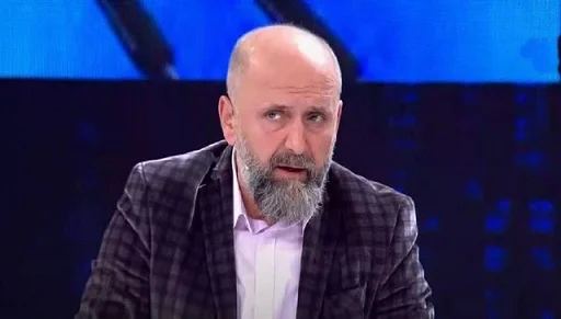 Alfred Cako zbulon pazaret e fshehta, dosja e “21 Janarit” mbahet e hapur nga shërbimet e huaja për të mbajtur nën…