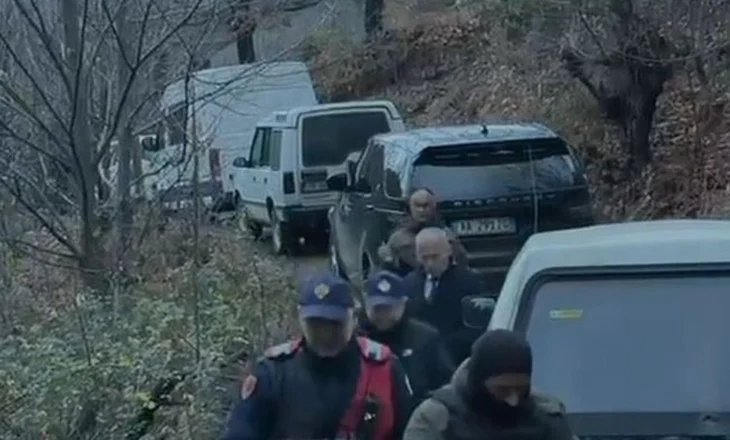 “Allahu Ekber”! Identifikohet një nga personat e armatosur në Orosh, 24-vjeçari kërcënon policinë (EMRI)