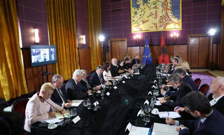 Ambasadorët e BE takim me Ramën në Kryeministri, kreu i qeverisë ndan pamjet nga mbledhja