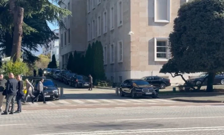 Ambasadorët i shkojnë Ramës në zyrë, të pranishëm dhe disa ministra