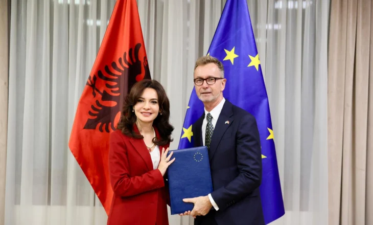 Ambasadori Gonzato i dorëzon Progres Raportin, Ministrja Spiropali: Treguesi më serioz i Shqipërisë që sheh nga e ardhmja