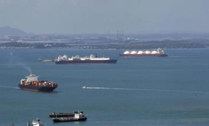 ANALIZA/ Anijet ruse me naftë që i sigurojnë miliardat Putinit dhe kërcënojnë bregdetin e Adriatikut. Pse BE frikësohet që t’i ndalojë