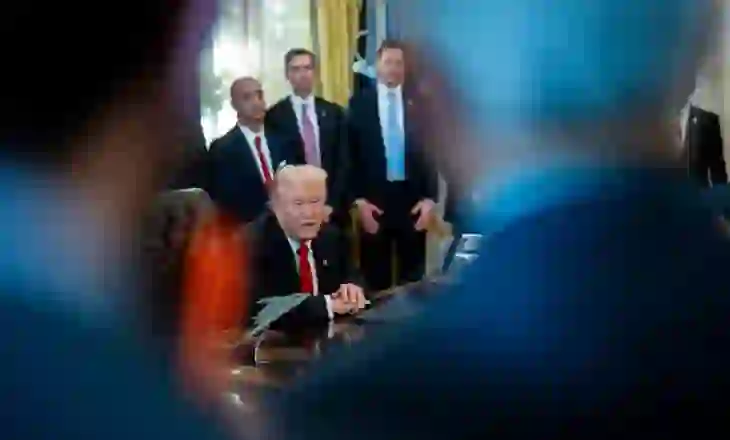 Analizë | Trump rrit presionin ndaj Venezuelës, por qëllimi mbetet i paqartë