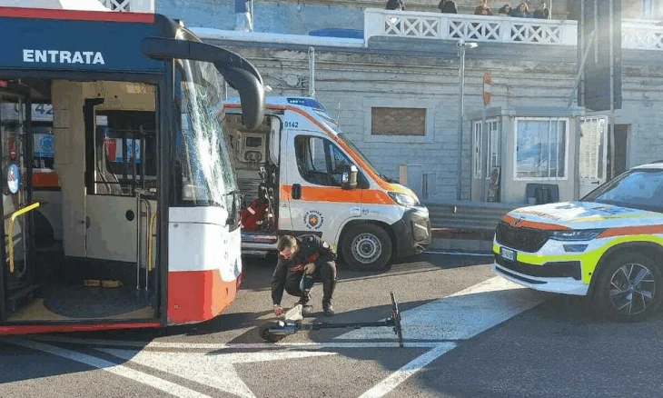 Ankona, shqiptari përplaset me autobusin ndërsa udhëtonte me monopatin