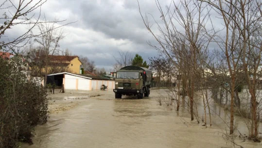 ‘Argjinatura të çara dhe zona pa energji elektrike’, Qarku Korçë përballet me dëme nga reshjet