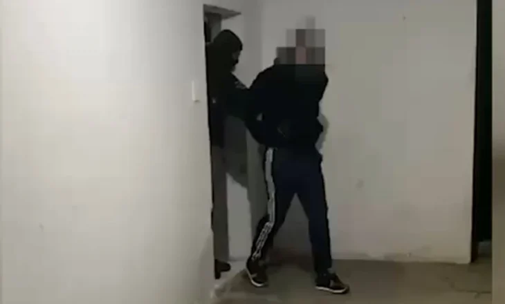 Arrestohet 29-vjeçari, dhunoi babanë e tij