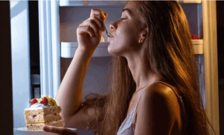 Arsyet përse ndiheni vazhdimisht të uritur