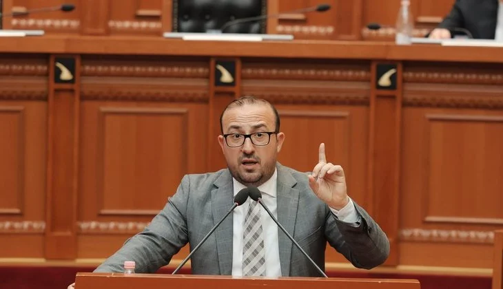 “Asnjë lëvizje”, habit deputeti me deklaratën bombë: Çfarë prisni të bëjë opozita, të marrë kallashin?