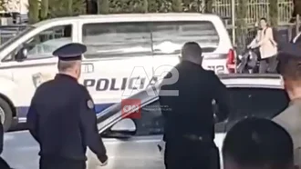 Atentati në afërsi të aeroportit të Rinasit, sigurohen pamjet! Policia thyen xhamin e ‘Benzit’ luksoz për t’i dhënë ndihmën të plagosurit, viktima..