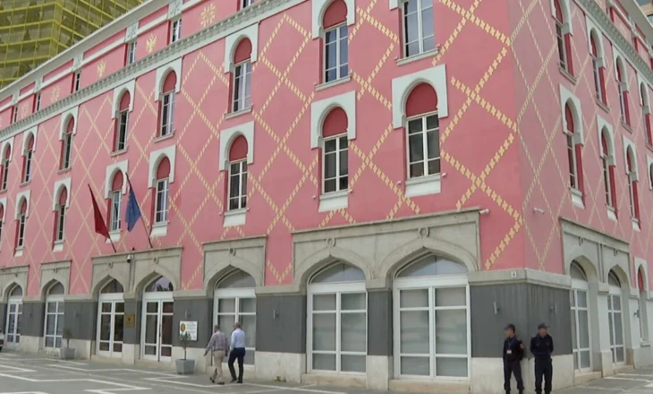 Audituesja: Ja si po abuzohet me fondet publike përmes kontratave pa mbulesë financiare