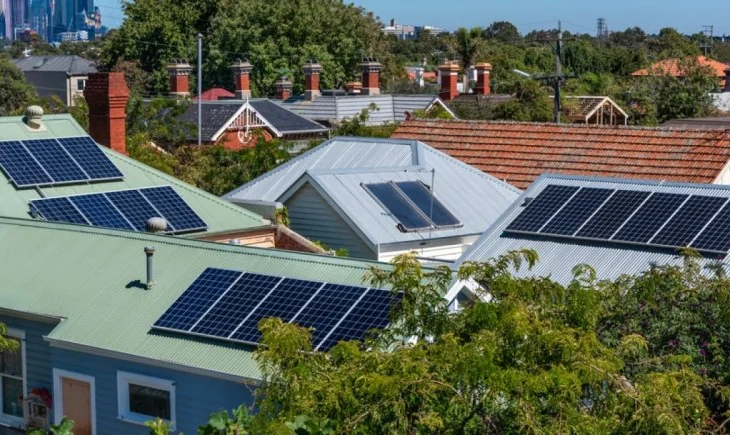Australia do të ofrojë tre orë energji diellore falas në ditë për miliona konsumatorë