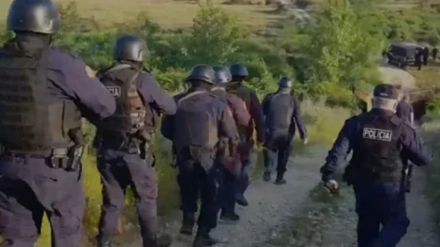 Automatikë, mitralozë dhe mina me celularë! Tre ditë pas atentatit të Rinasit zbulohet arsenal armësh në Nikël