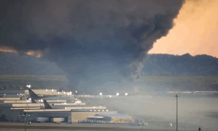 Avioni që transportonte postën në SHBA rrëzohet pak pas ngritjes në ajër, 3 të vdekur dhe 11 të plagosur (VIDEO)