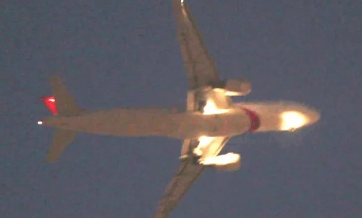 Avioni vetëm 12 metra mbi det, shmanget tragjedia ajrore në Itali