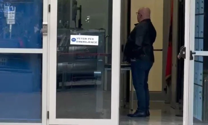 Avokati Genc Gjokutaj në SPAK, kërkon datë tjetër për fletë-thirrjen e Berishës, zbulohet shkaku