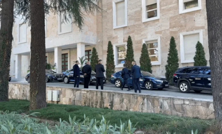 Balla dhe Peleshi thirren në Kryeministri, 60 minuta takim me Ramën, çfarë fshihet pas diskutimeve