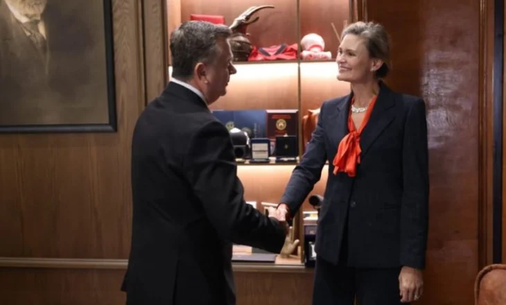 Balla takim ‘kokë më kokë’ me diplomaten amerikane Nancy VanHorn, ja fokusi i diskutimeve