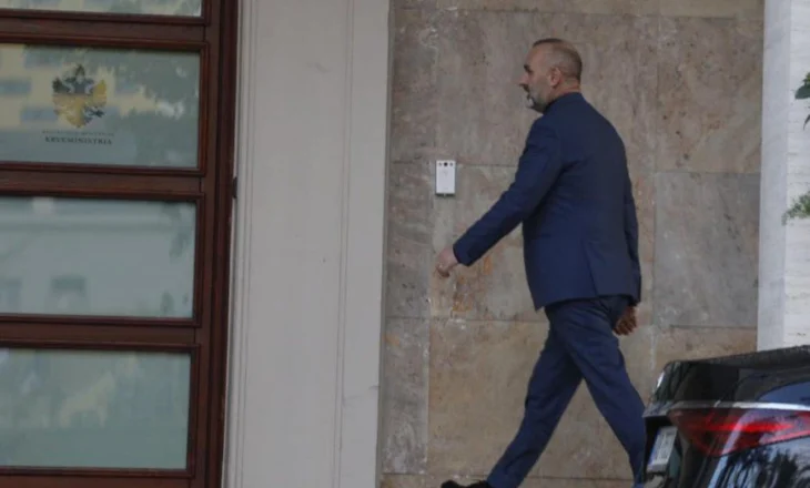 Balluku 3 orë takim me Ramën, në Kryeministri shkon edhe Ulsi Manja (VIDEO)